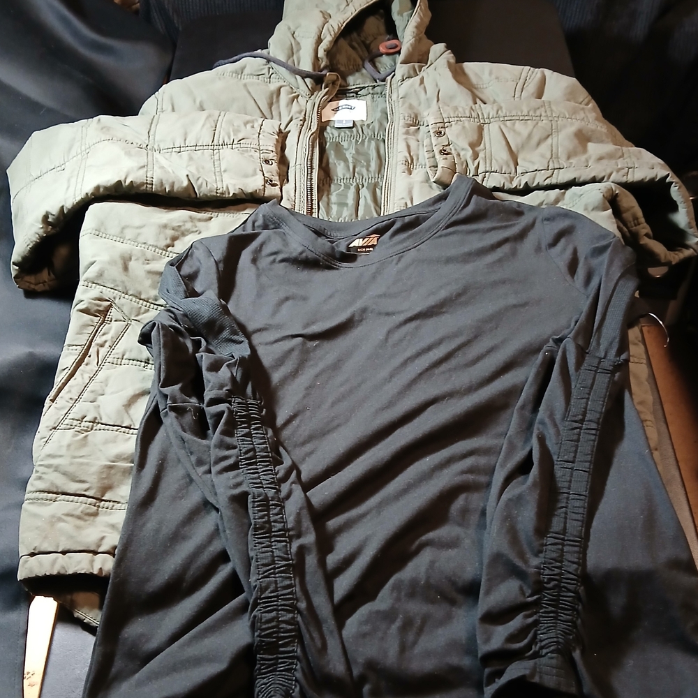 Avia Black Size S Long Slevee Wemon Shirt & Old Navy Olive Green  Size S Jacket